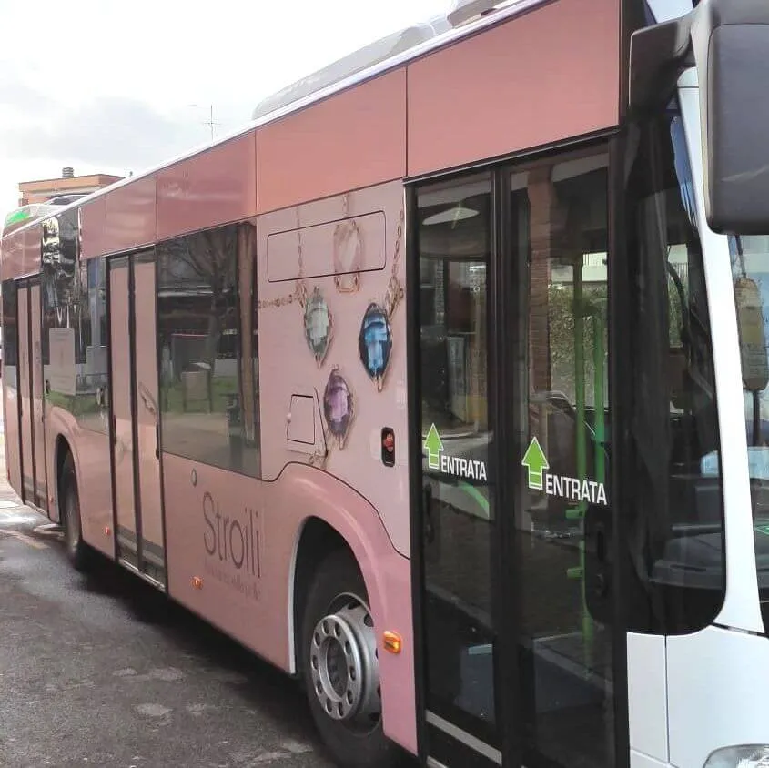 Autobus con pubblicità 2