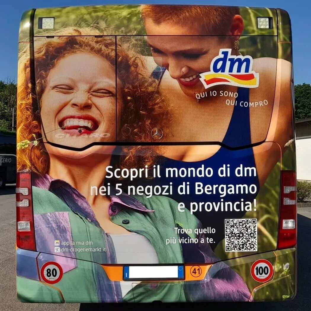 Autobus con pubblicità 5